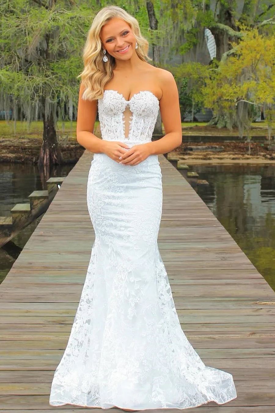 Vestidos de fiesta de tul sin tirantes, espalda descubierta, hombros descubiertos, apliques y corte en el medio